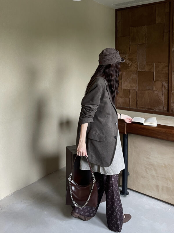 Sleek Crescent Chain Shoulder Bag