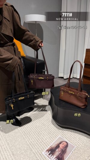 Vintage Key Lock Shoulder Bag